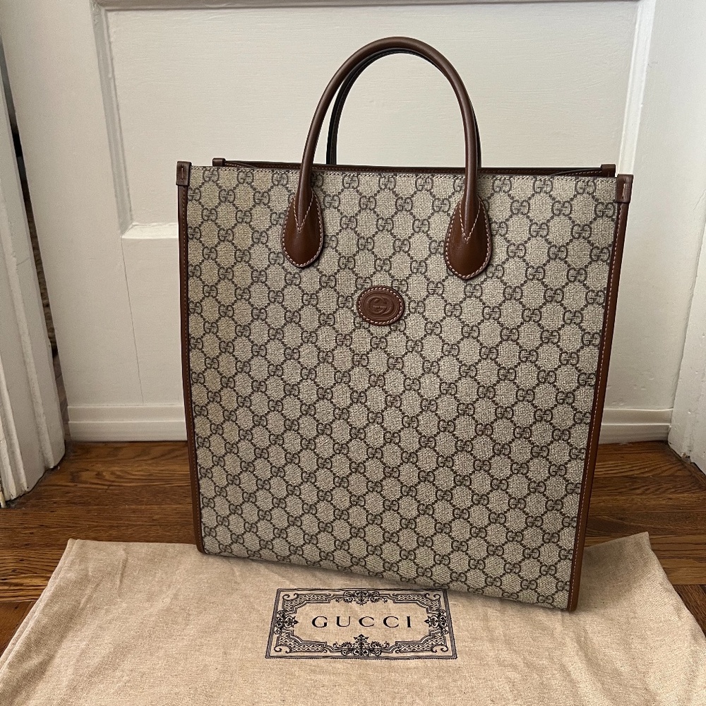Gucci - Medium Tote with Interlocking GG
